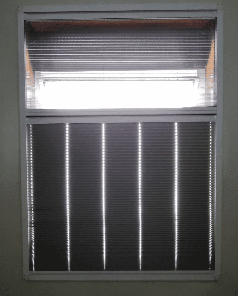 dakraam-verduisterende-plissegordijn